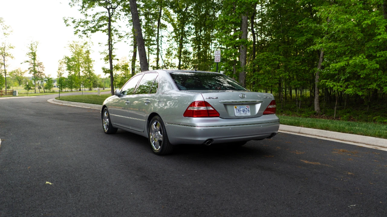 2004 Lexus LS 3rd Gen - Image 13 of 31