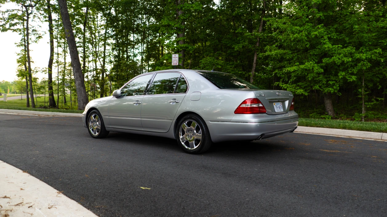 2004 Lexus LS 3rd Gen - Image 14 of 31