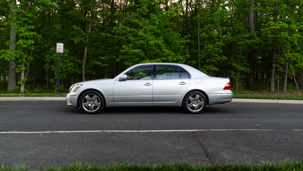 2004 Lexus LS 3rd Gen - Image 16 of 31