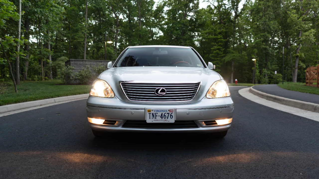 2004 Lexus LS 3rd Gen - Image 18 of 31