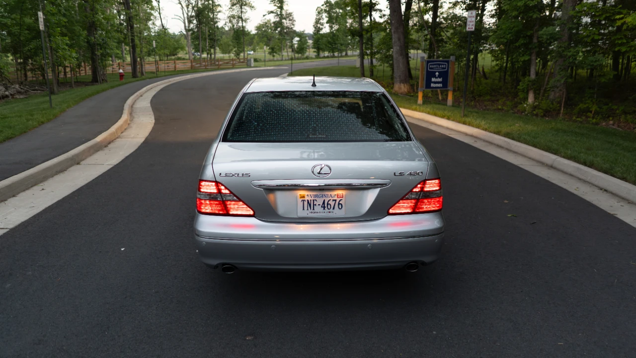 2004 Lexus LS 3rd Gen - Image 21 of 31