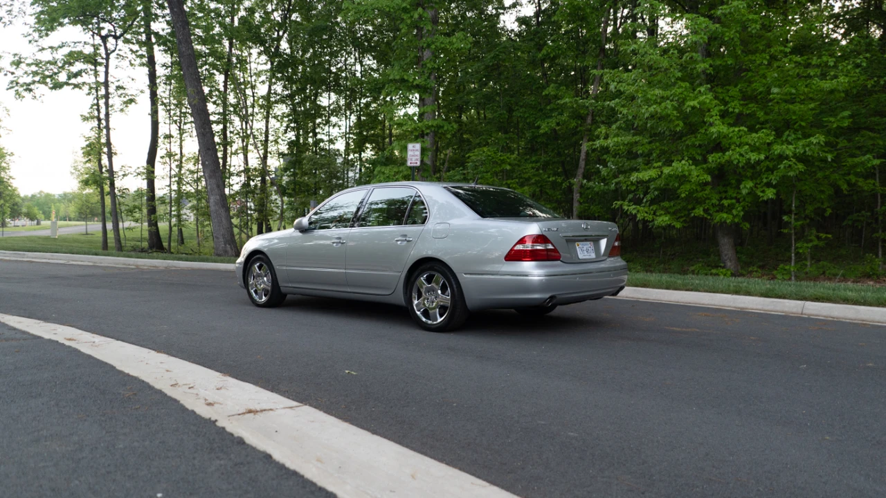 2004 Lexus LS 3rd Gen - Image 15 of 31