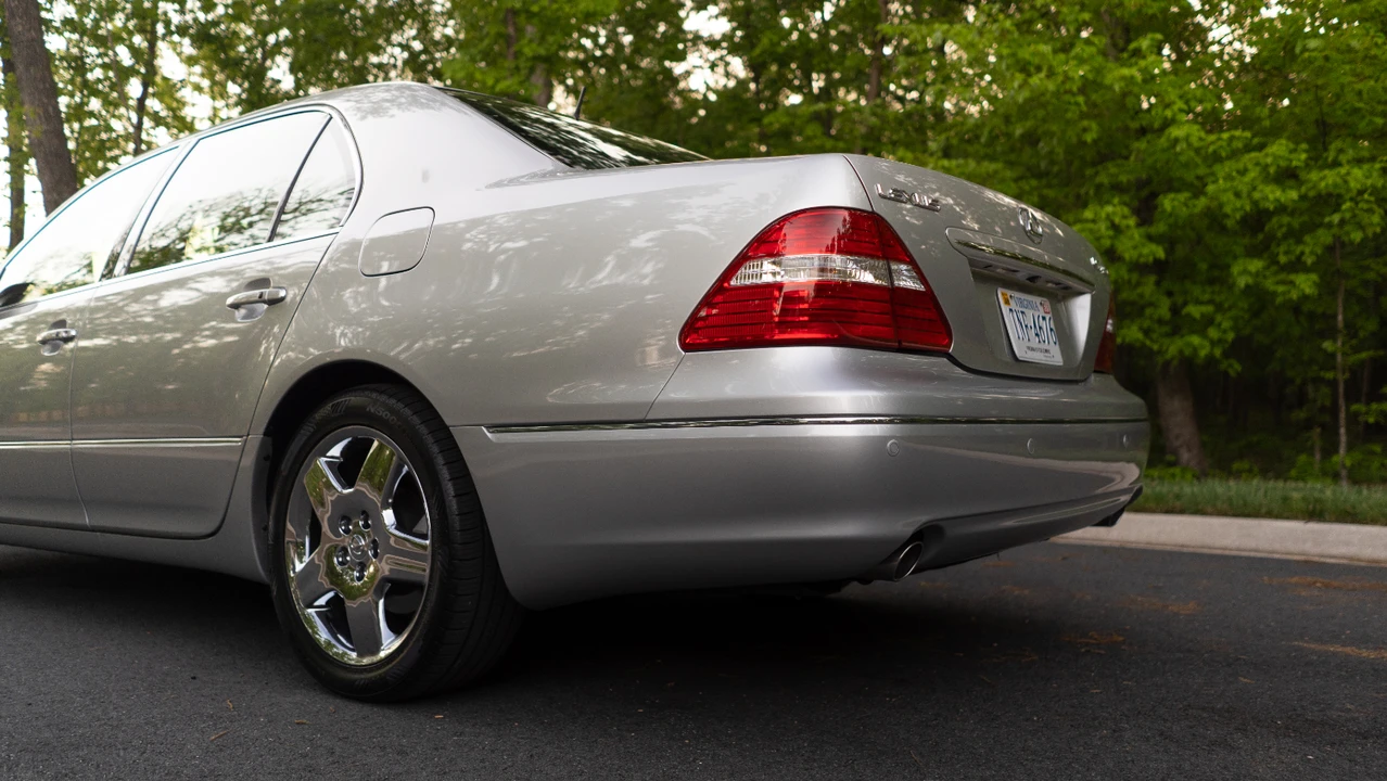 2004 Lexus LS 3rd Gen - Image 28 of 31