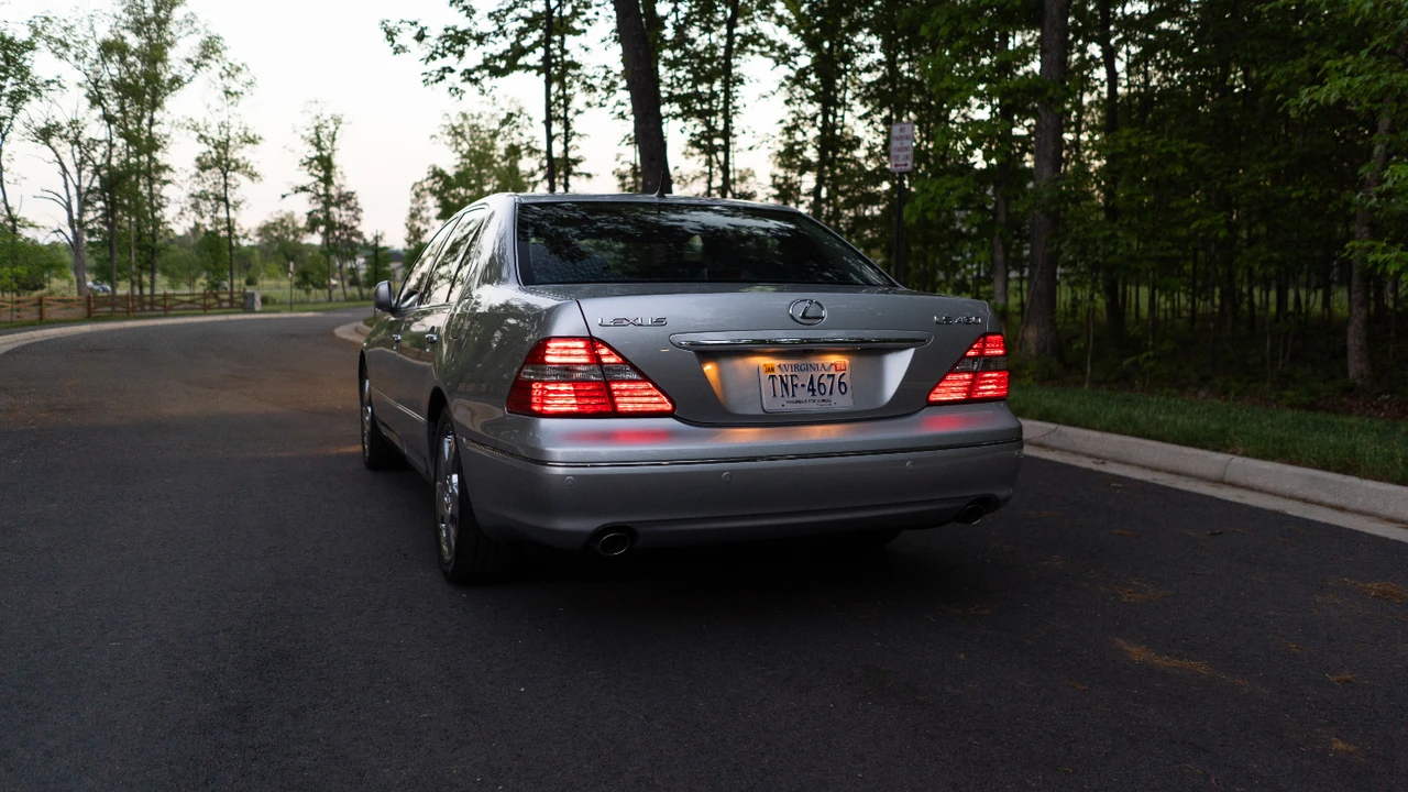 2004 Lexus LS 3rd Gen - Image 24 of 31