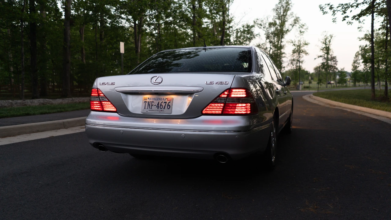 2004 Lexus LS 3rd Gen - Image 20 of 31