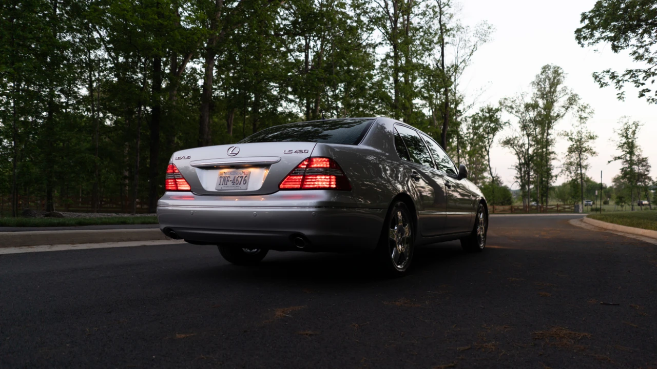 2004 Lexus LS 3rd Gen - Image 19 of 31