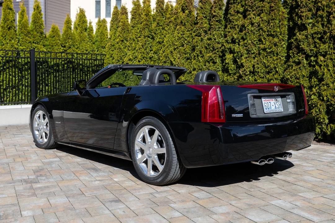 2005 Cadillac XLR - Image 13 of 31