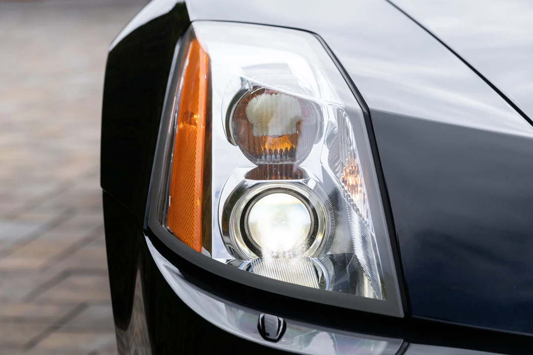 2005 Cadillac XLR - Image 24 of 31