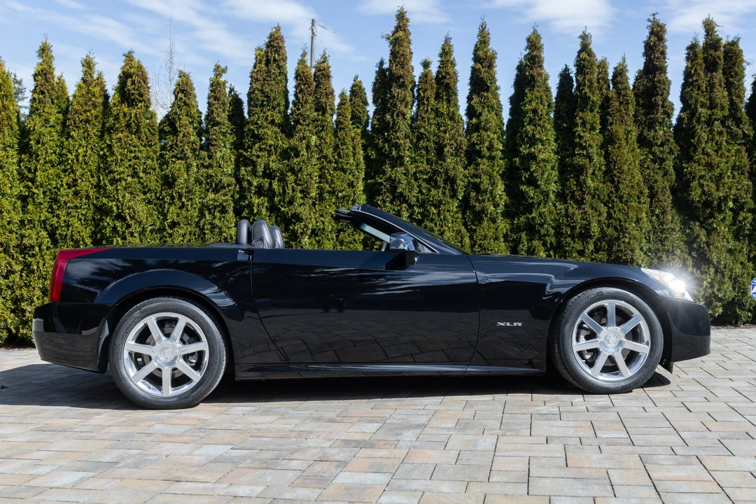 2005 Cadillac XLR - Image 16 of 31