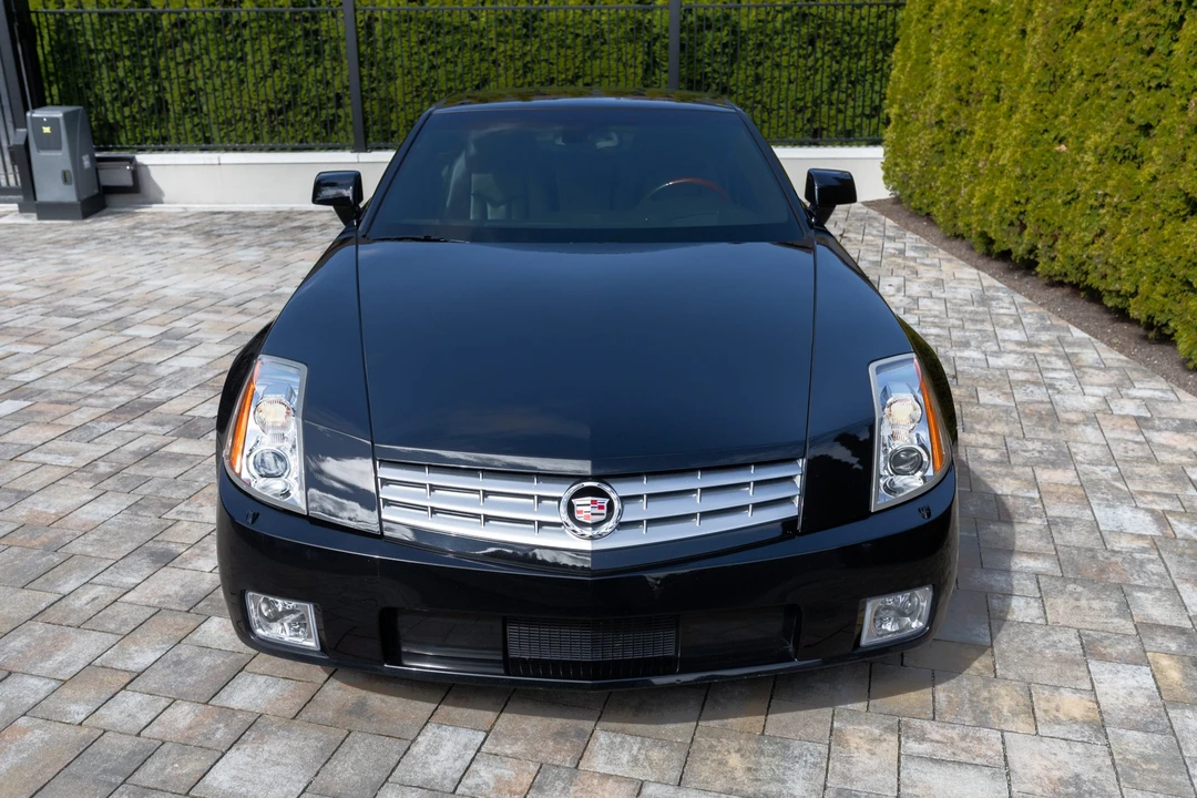 2005 Cadillac XLR - Image 10 of 31