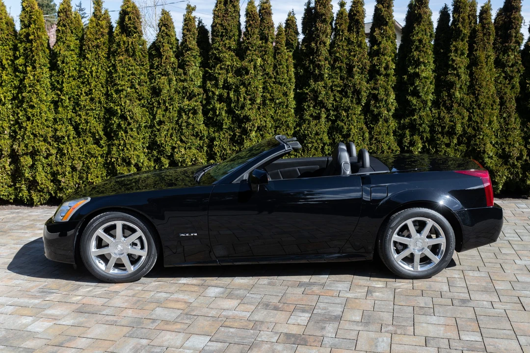 2005 Cadillac XLR - Image 12 of 31