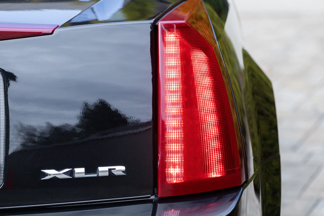 2005 Cadillac XLR - Image 20 of 31