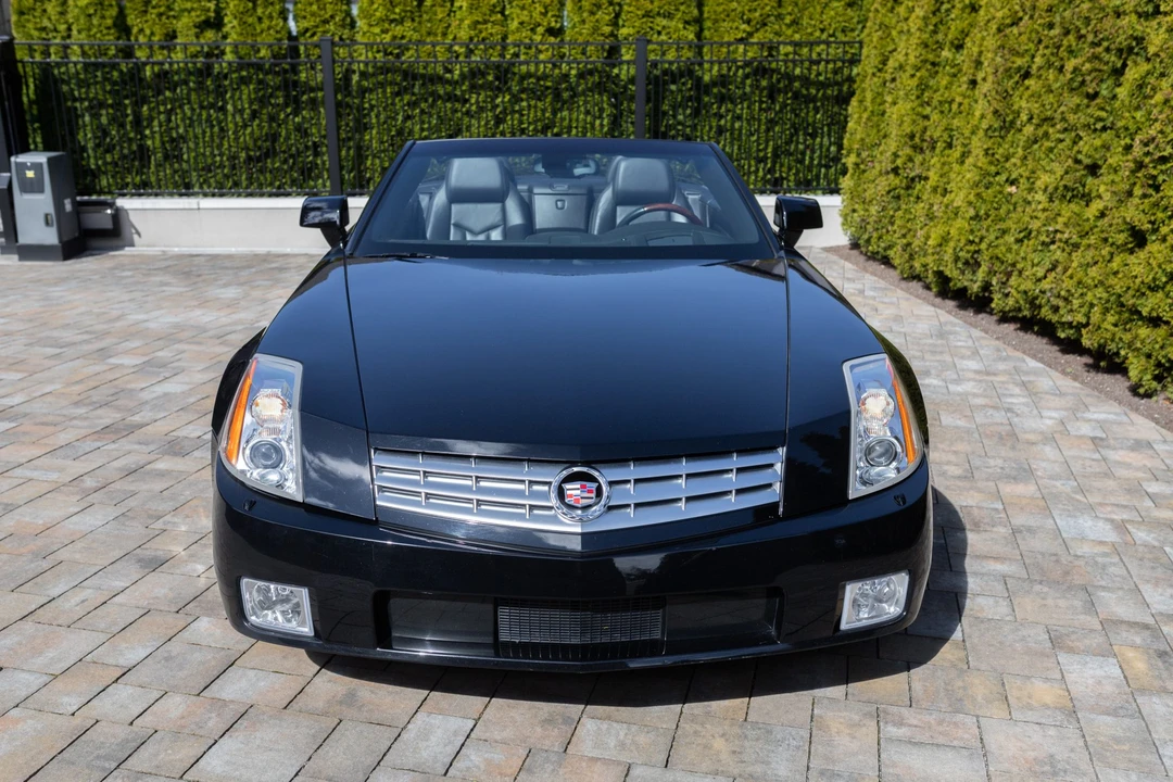 2005 Cadillac XLR - Image 18 of 31