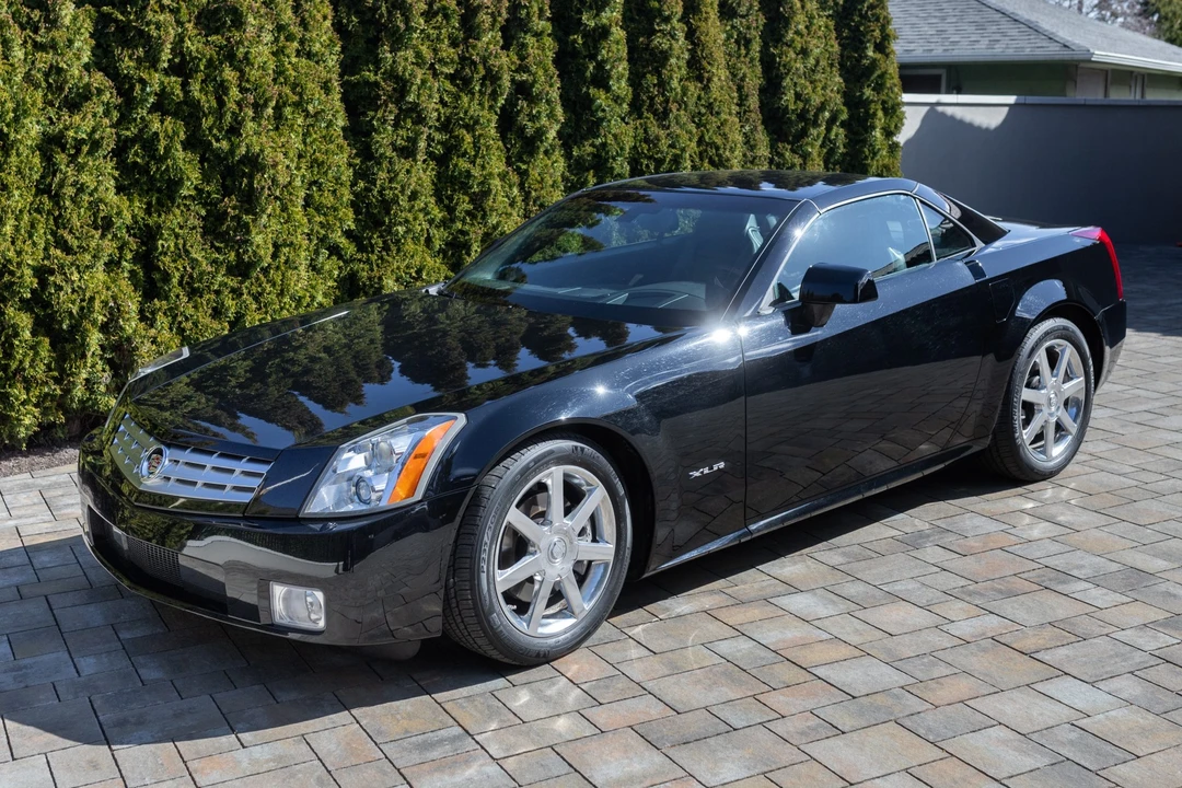 2005 Cadillac XLR - Image 2 of 31