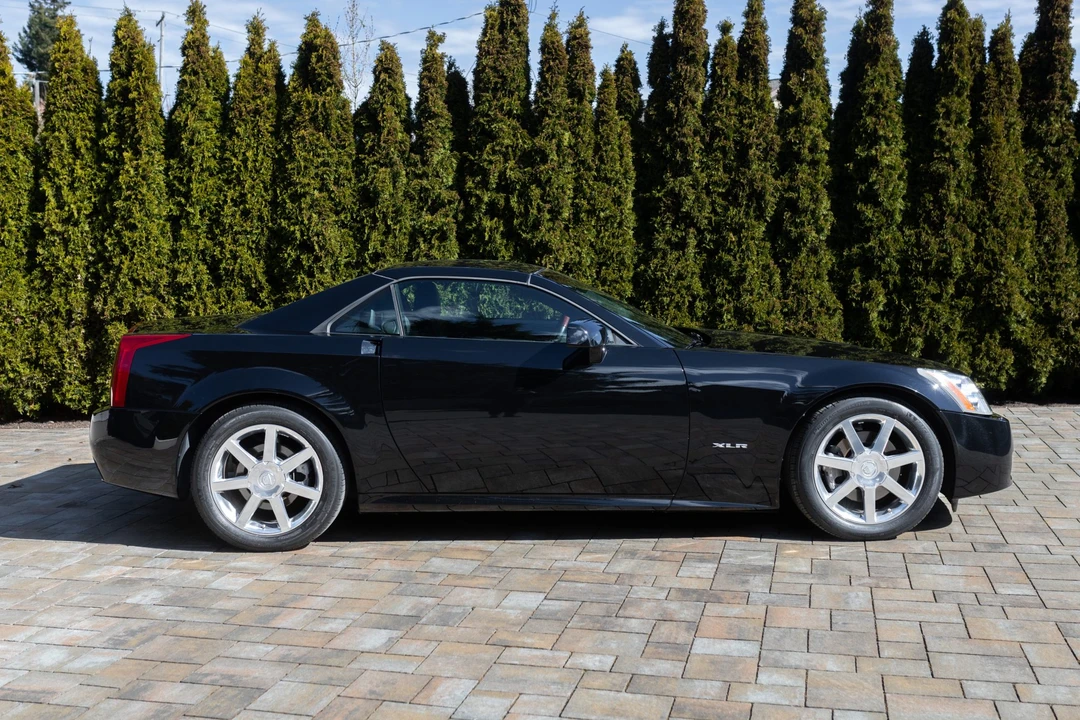2005 Cadillac XLR - Image 8 of 31