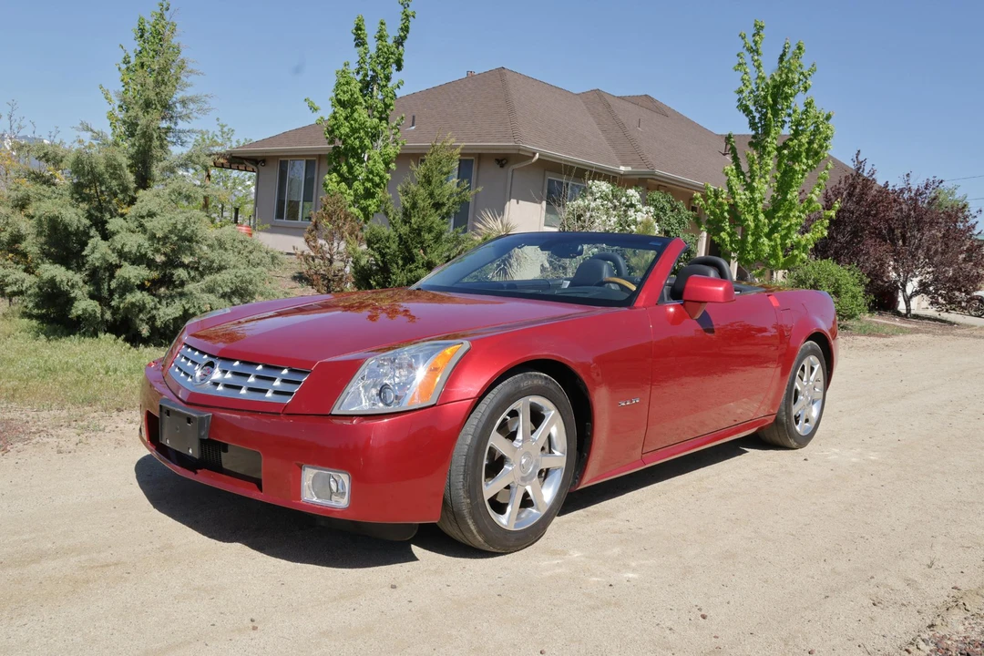 2005 Cadillac XLR - Image 2 of 31