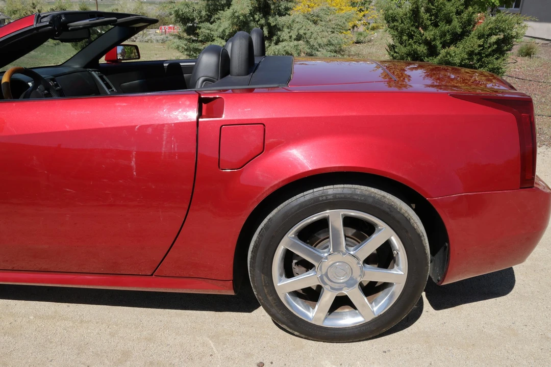 2005 Cadillac XLR - Image 18 of 31