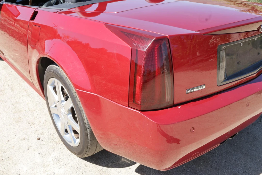 2005 Cadillac XLR - Image 19 of 31