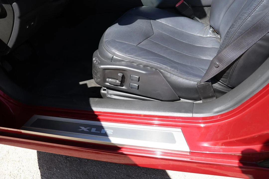 2005 Cadillac XLR - Image 30 of 31