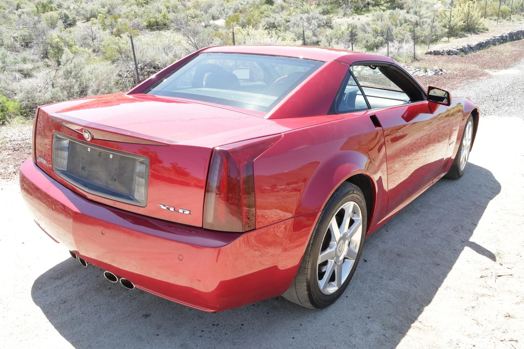 2005 Cadillac XLR - Image 8 of 31