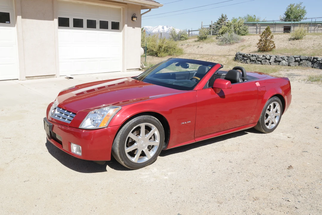 2005 Cadillac XLR - Image 3 of 31