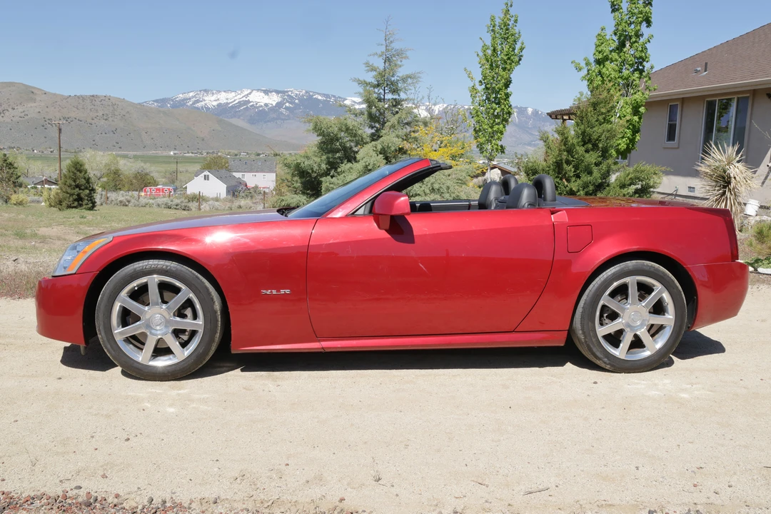 2005 Cadillac XLR - Image 4 of 31