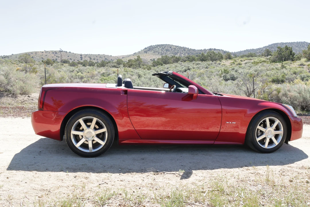 2005 Cadillac XLR - Image 10 of 31