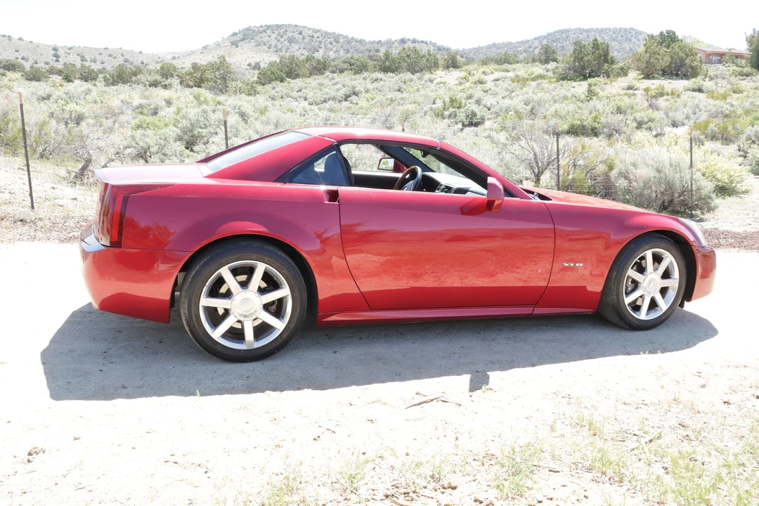 2005 Cadillac XLR - Image 9 of 31