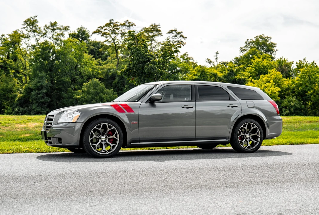 2005 Dodge Magnum 2nd Gen Wagon - Image 9 of 31