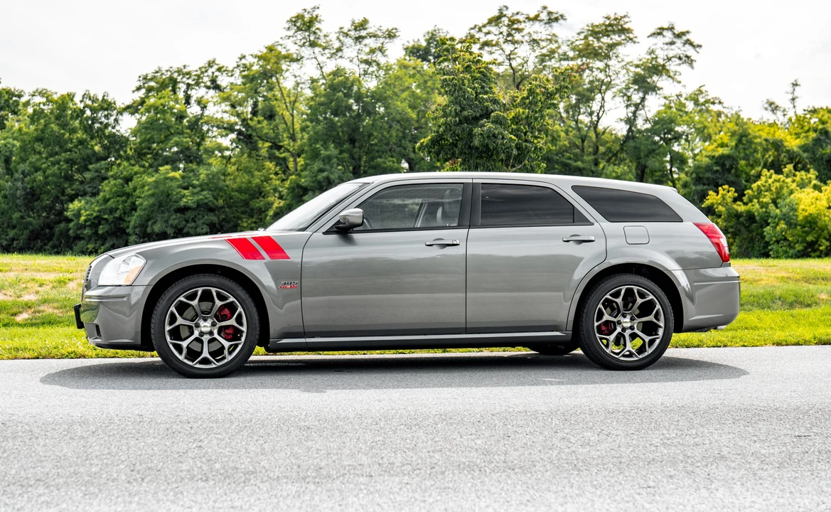 2005 Dodge Magnum 2nd Gen Wagon - Image 11 of 31