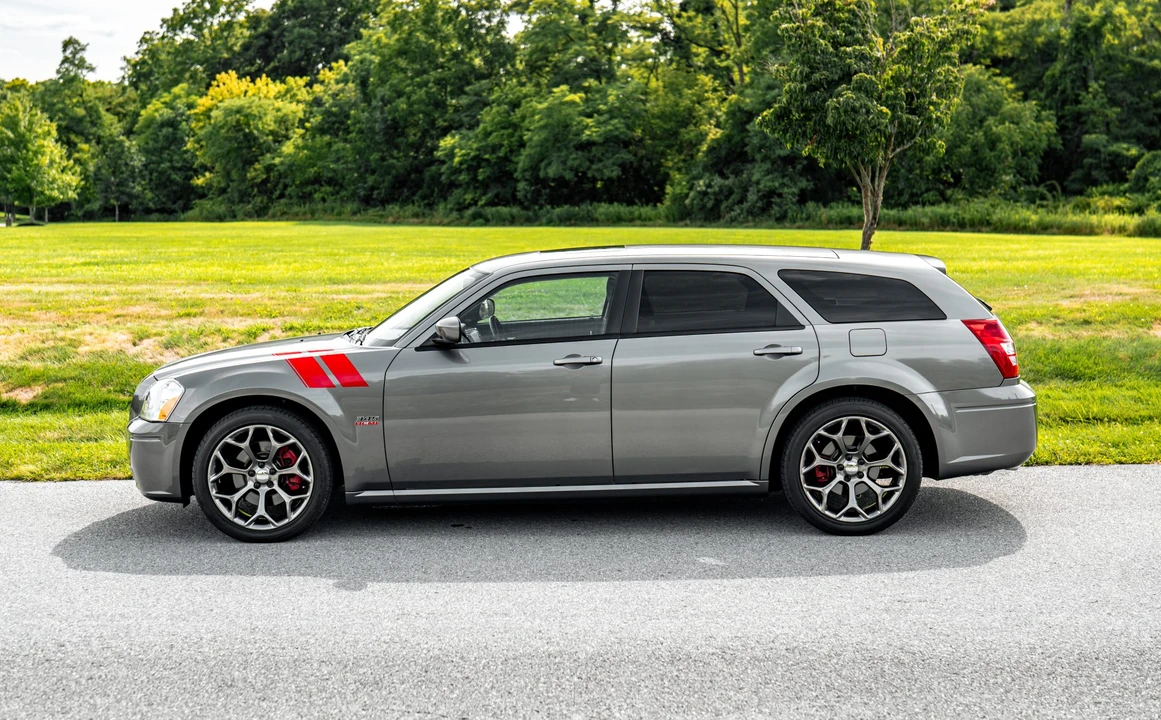 2005 Dodge Magnum 2nd Gen Wagon - Image 12 of 31