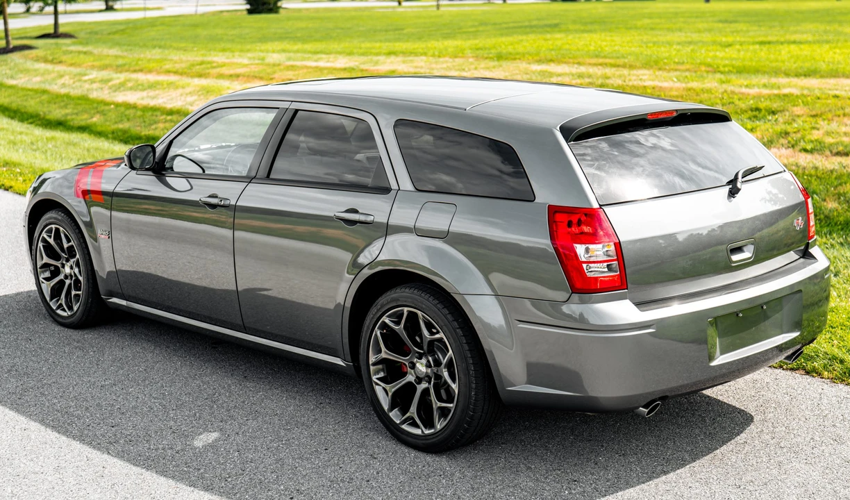 2005 Dodge Magnum 2nd Gen Wagon - Image 18 of 31