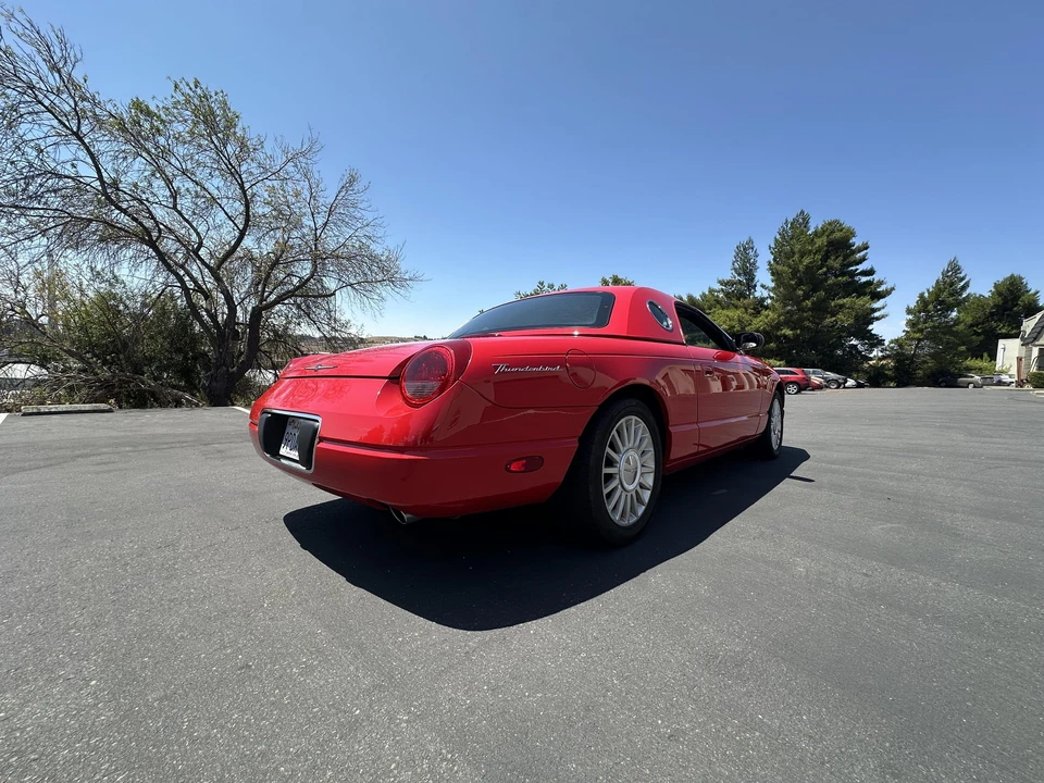2005 Ford Thunderbird 11th Gen - Image 27 of 31
