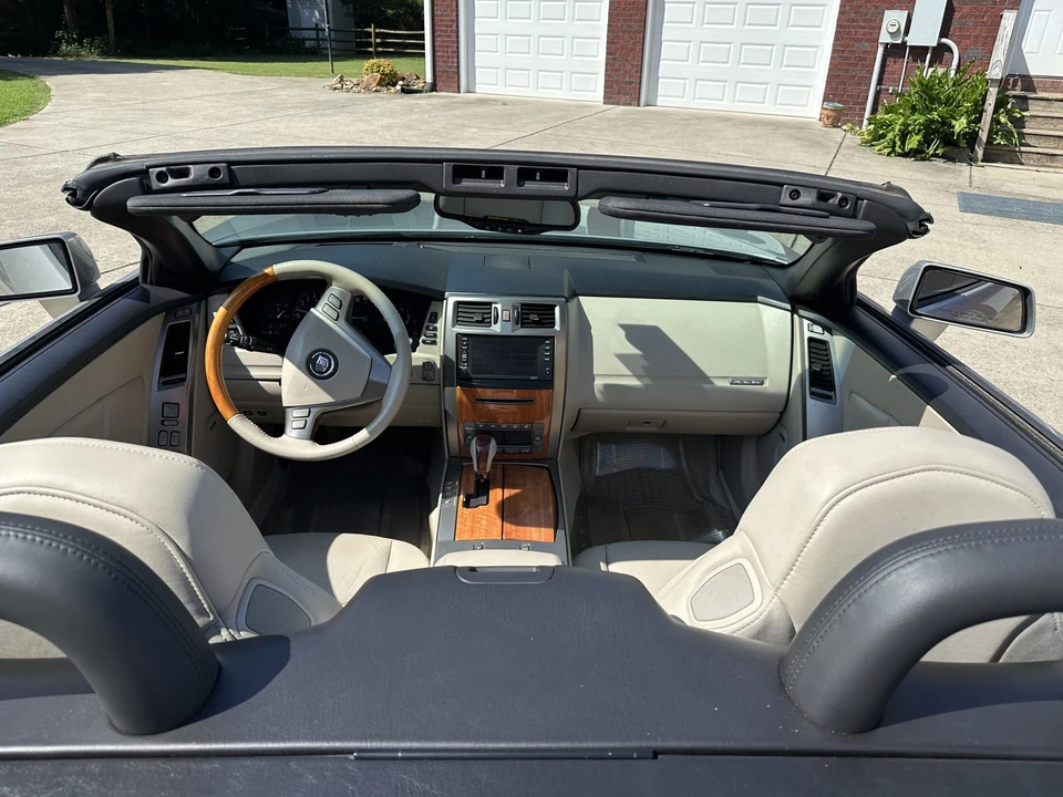 2006 Cadillac XLR - Image 25 of 31