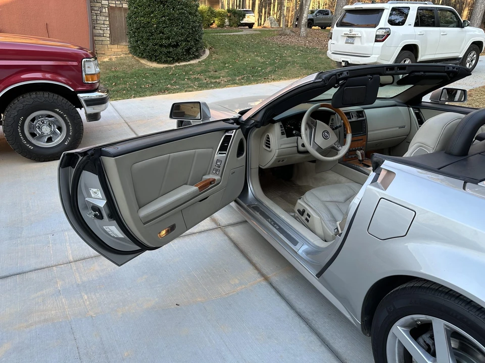 2006 Cadillac XLR - Image 21 of 31