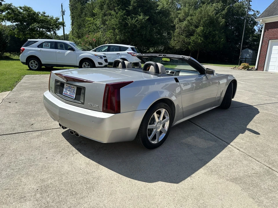 2006 Cadillac XLR - Image 7 of 31