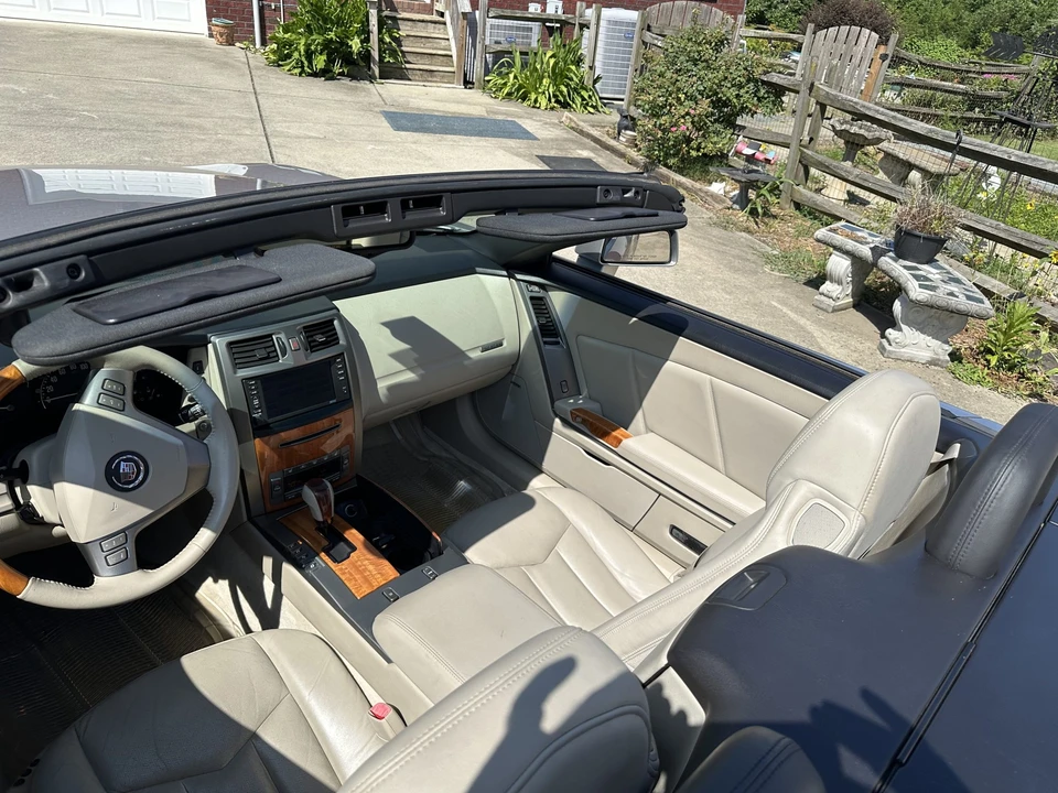 2006 Cadillac XLR - Image 24 of 31