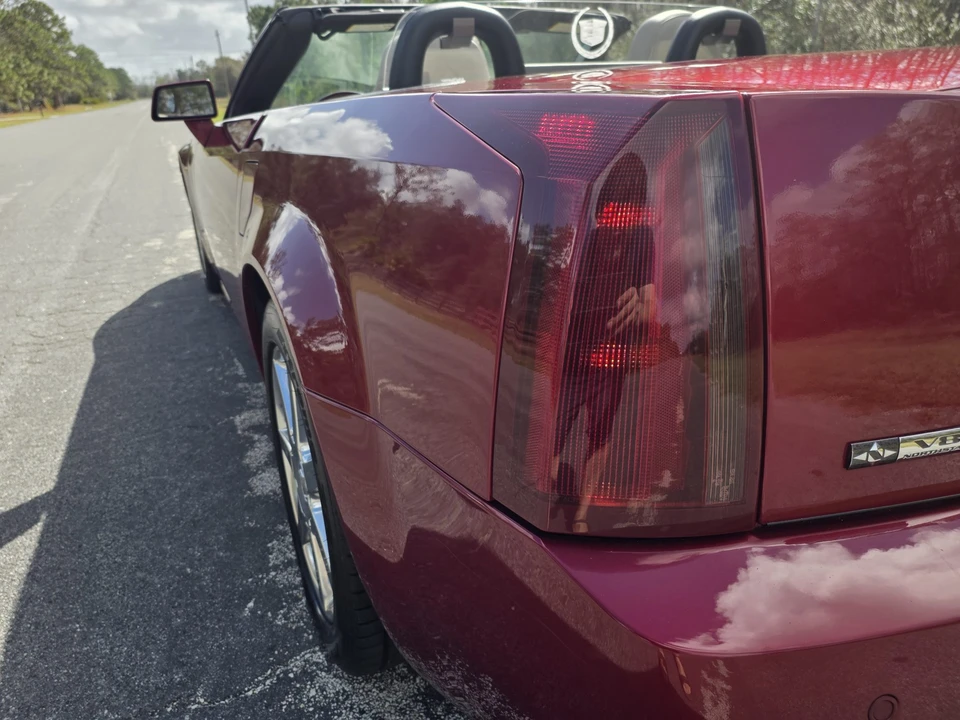2006 Cadillac XLR - Image 18 of 31