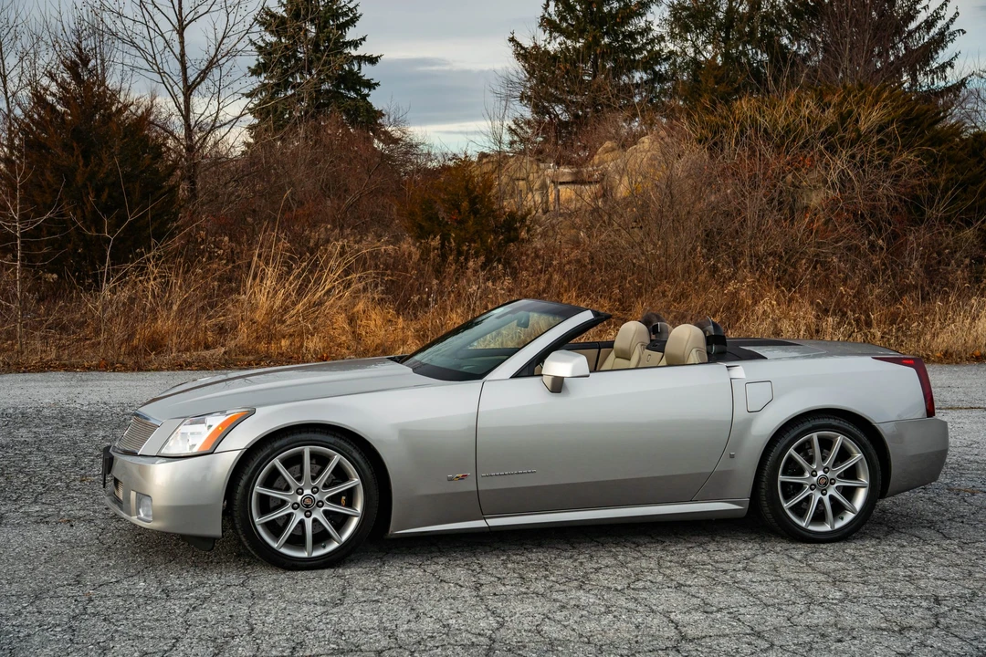 2006 Cadillac XLR-V - Image 11 of 31