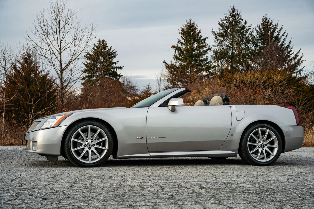 2006 Cadillac XLR-V - Image 12 of 31