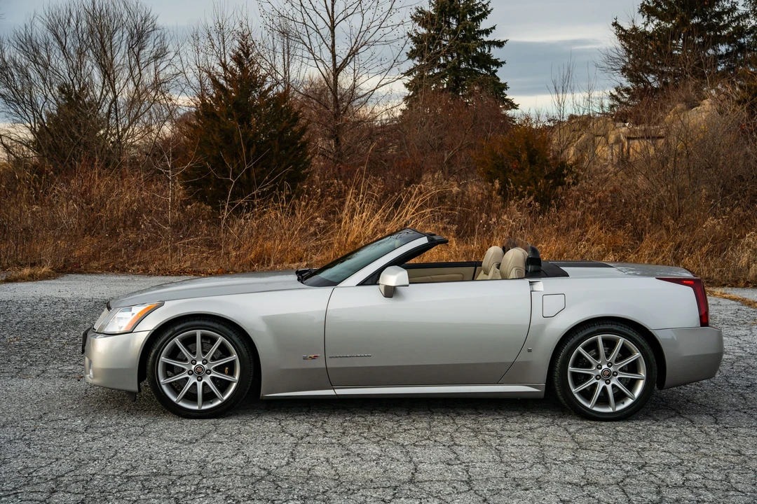 2006 Cadillac XLR-V - Image 13 of 31