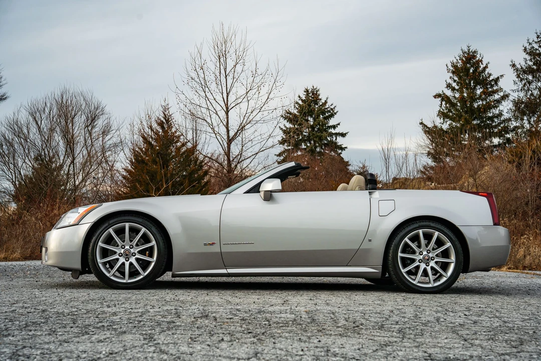 2006 Cadillac XLR-V - Image 14 of 31