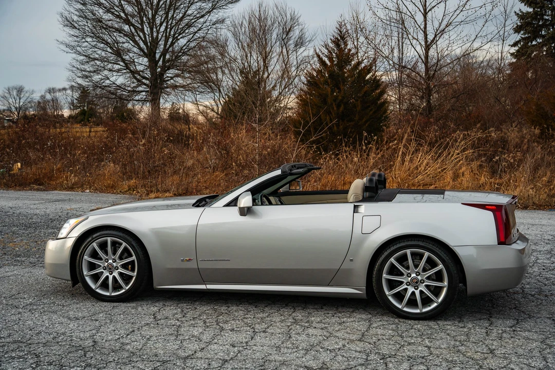 2006 Cadillac XLR-V - Image 16 of 31