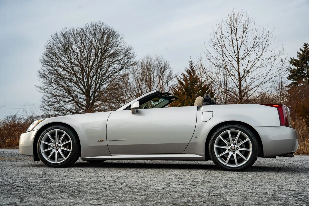 2006 Cadillac XLR-V - Image 15 of 31