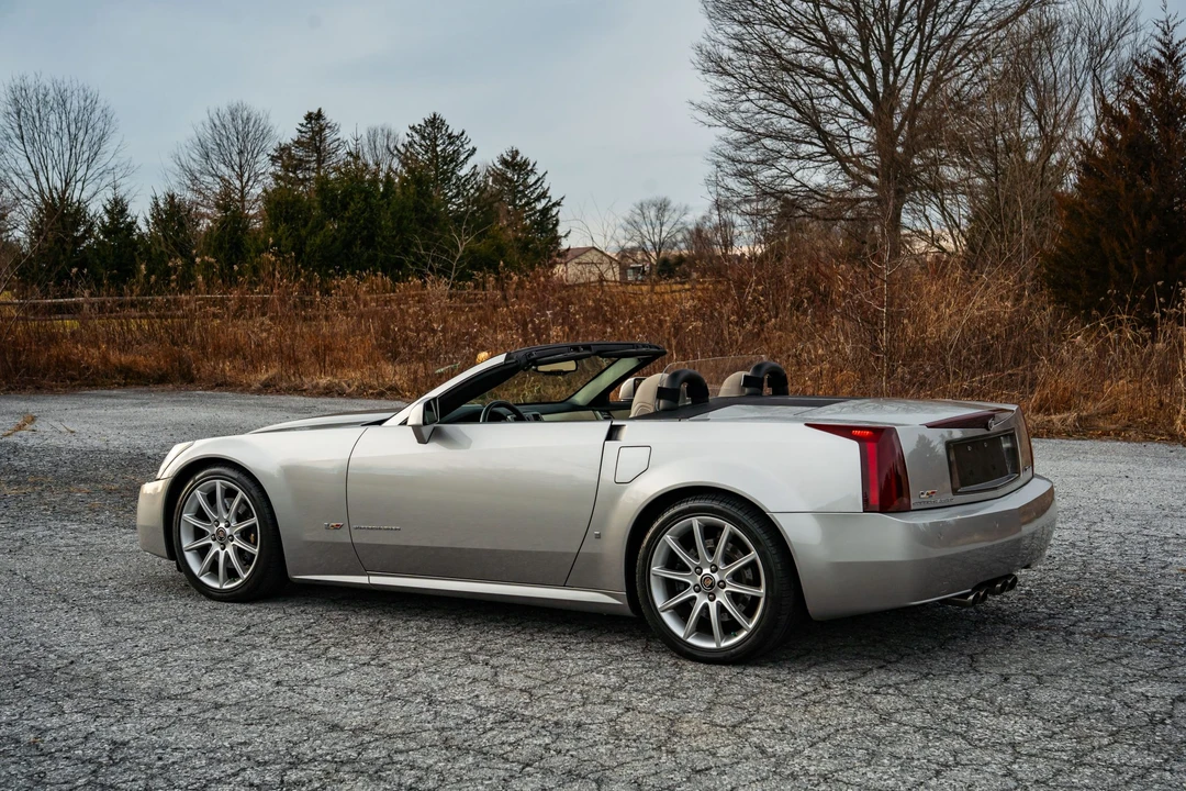 2006 Cadillac XLR-V - Image 17 of 31