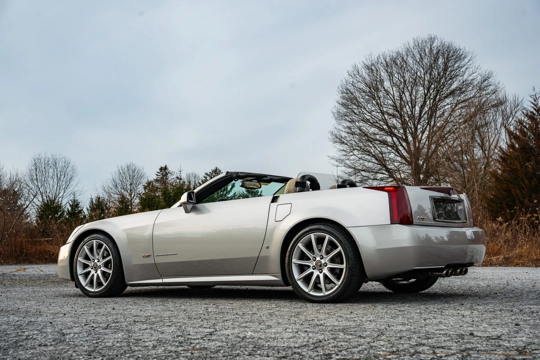 2006 Cadillac XLR-V - Image 18 of 31