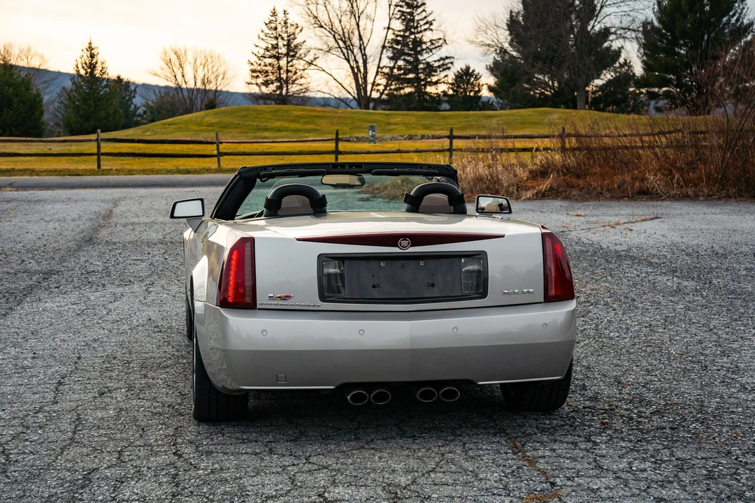 2006 Cadillac XLR-V - Image 24 of 31