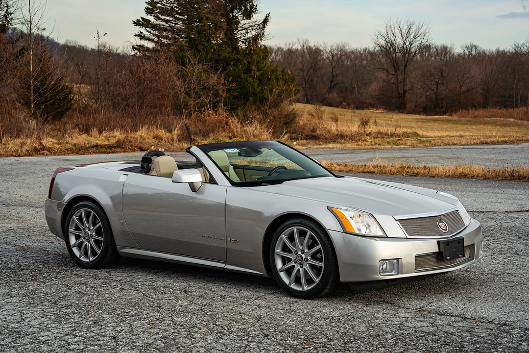 2006 Cadillac XLR-V - Image 2 of 31