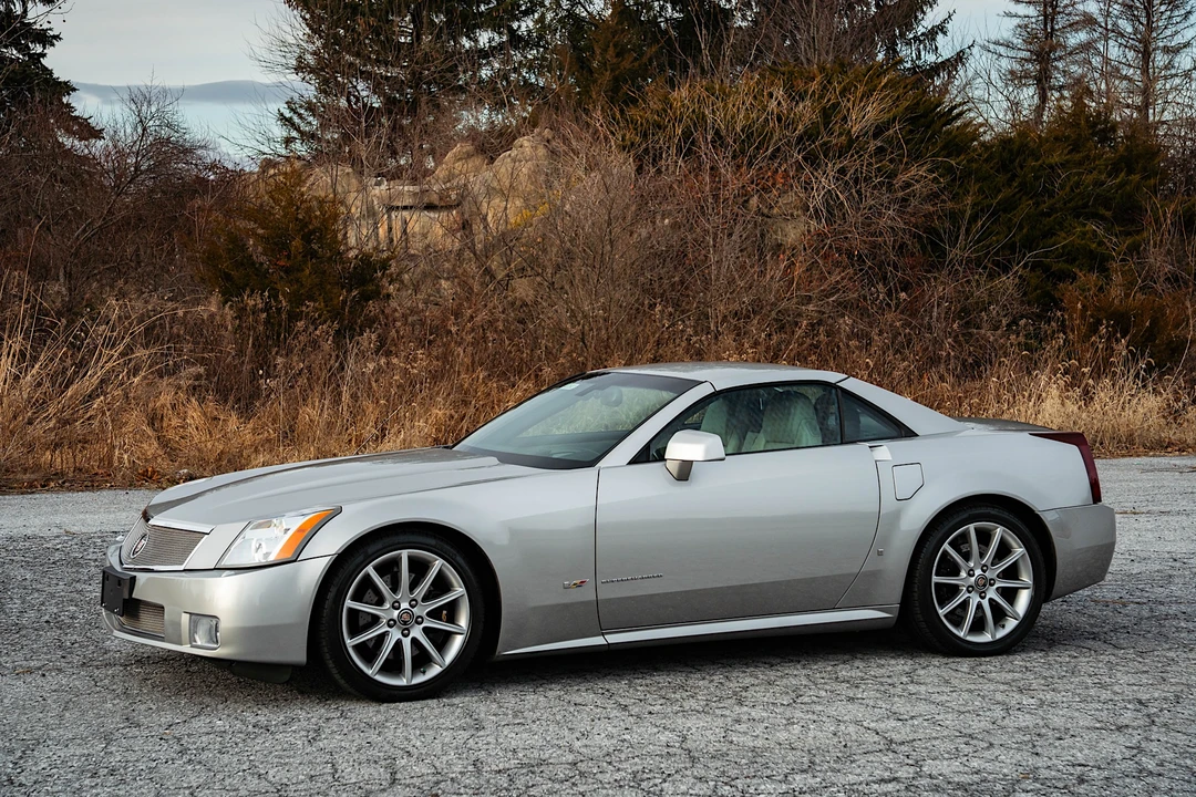 2006 Cadillac XLR-V - Image 3 of 31