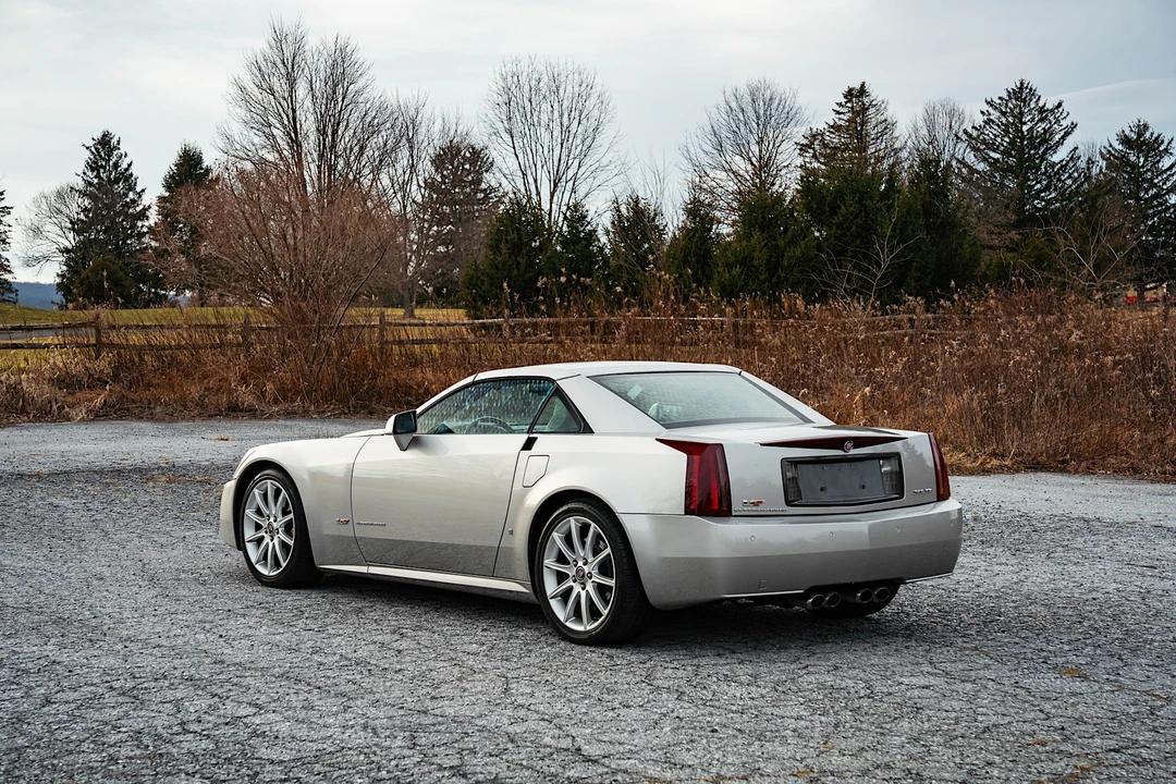 2006 Cadillac XLR-V - Image 25 of 31
